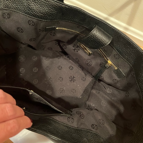 Tory Burch Tote, used maybe 4 times. - Picture 2 of 4